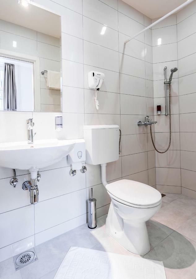 Booking En Suite Belgrad Exterior foto