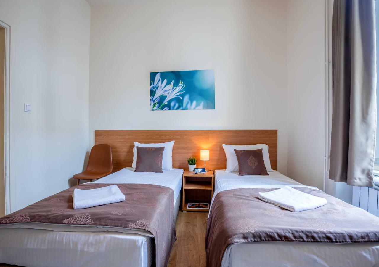 Booking En Suite Belgrad Exterior foto