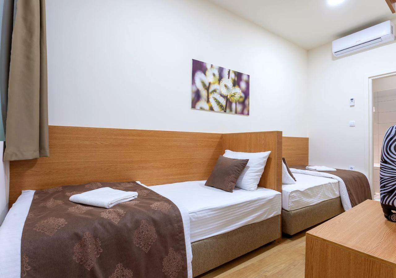 Booking En Suite Belgrad Exterior foto