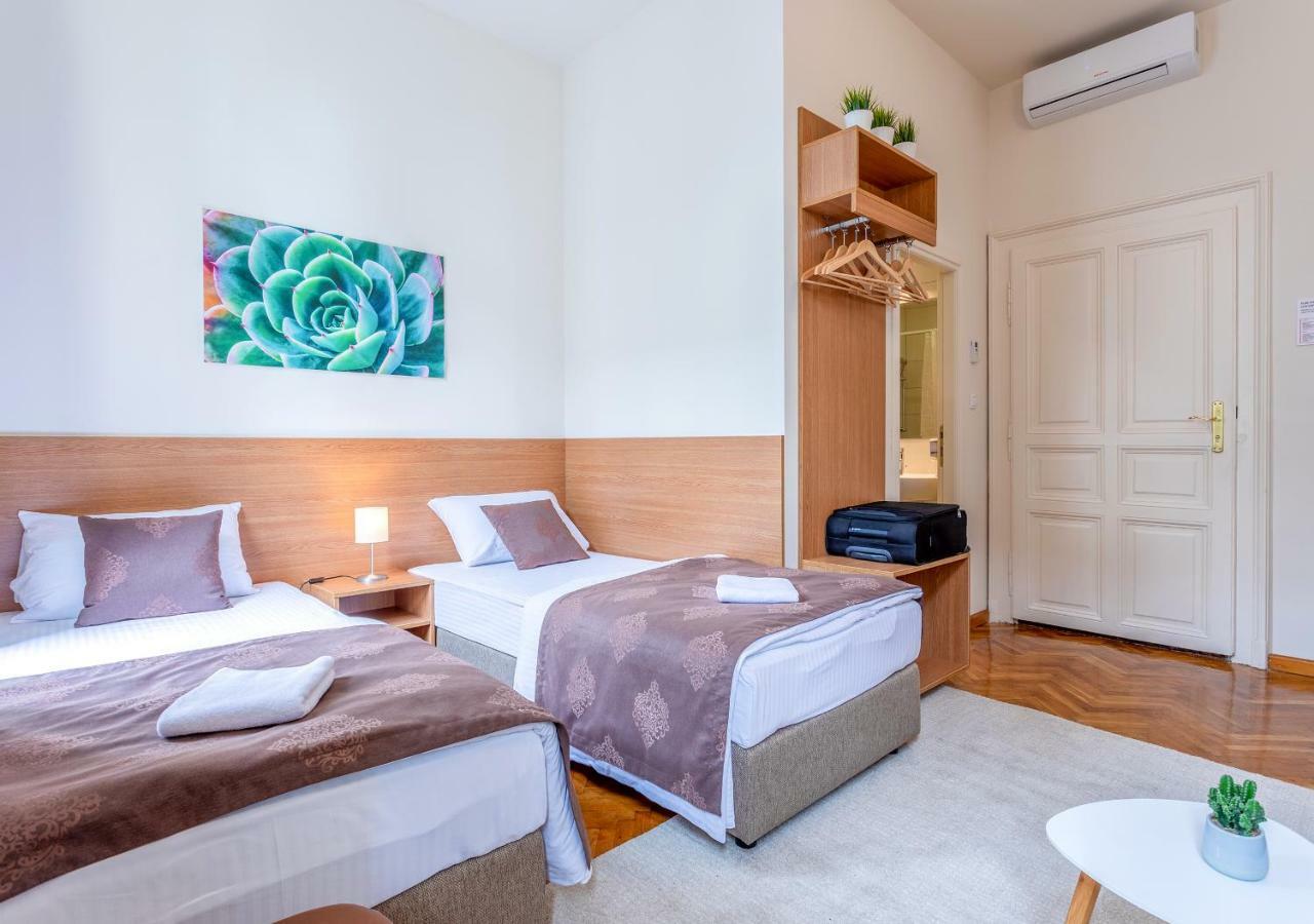 Booking En Suite Belgrad Exterior foto